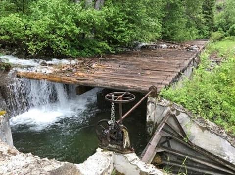 Water rushing through the old diversion structure